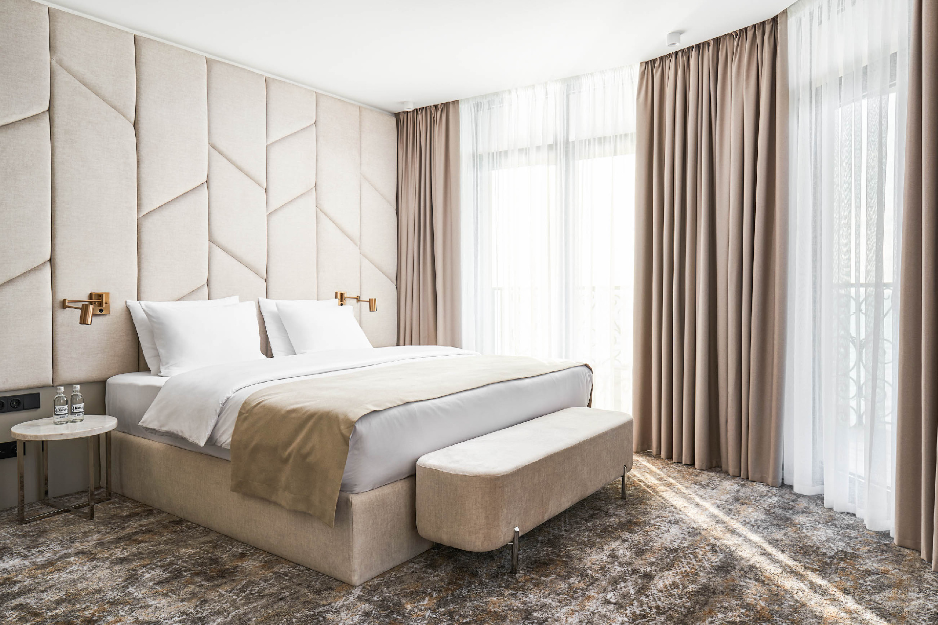 Цена на номер Люкс Панорама в отеле «Grand Hotel Royal Lions» г ...